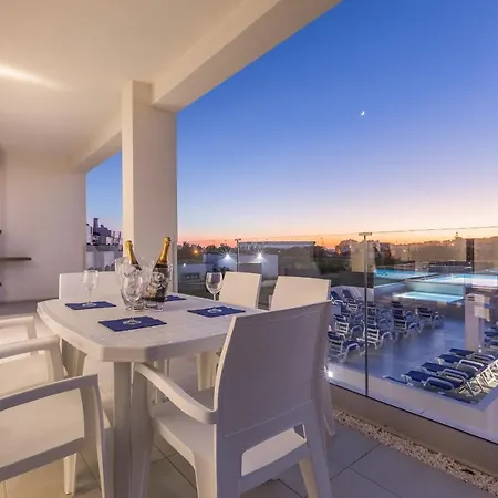 Correeira Luxury Residence T2 F - Albufeira, Pools, Wifi, Bbq, Beach شقة *